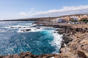 a view of the ocean from a rocky beach at Apartamento La Listada Bajo in La Listada