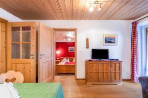 a bedroom with a bed and a tv on a wooden cabinet at Ferienwohnung Daniel in Grainau