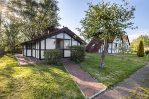 a cottage in the garden of a house at Möwe in Twielenfleth