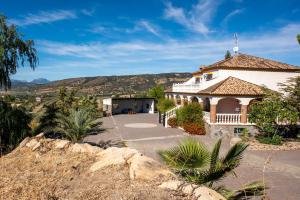 a house with a view of a mountain at Villa Minerva in Ronda