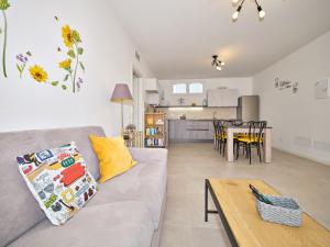 a living room with a couch and a table at New Casa Tiberio in Lazise