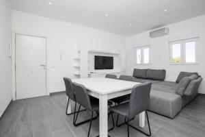 a living room with a table and a couch at Apartamento Marei 2 in Cala Blanca