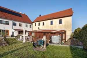 a house with a yard next to a building at Ferienhaus Tanneberg in Tanneberg