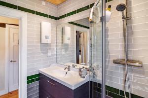 a bathroom with a sink and a shower at Villa Gottstreu in Gottstreu +37 photos
