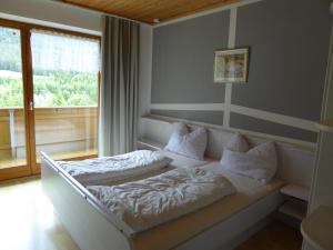 A bed or beds in a room at Haus Siebenbruenn