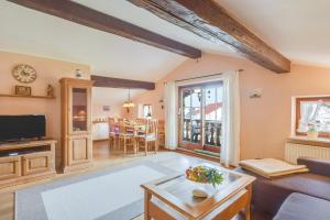 a living room with a couch and a table at Beim Kreuzfelder Zwiesel in Inzell