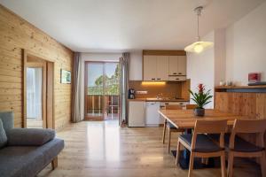 a kitchen and a dining room with a table and a kitchen at Langstein Wohnung Lavendel in Coldrano +18 photos