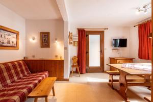 a living room with a couch and a table at La Bévéria in Pralognan-la-Vanoise