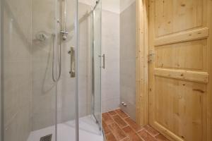 a shower with a glass door in a bathroom at Il Podere Del Ponti - Paduletto in Casa Paduletto +82 photos