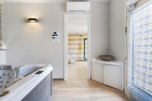 a bathroom with a sink and a bath tub at Residenza del Capitano in Levanto +17 photos