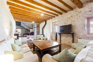 a living room with a couch and a table at Cases d’Alcudiarrom in Vilafranca de Bonany