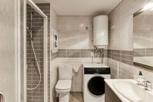 a bathroom with a toilet and a washing machine at Olga in Platja d'Aro +22 photos