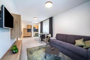 a living room with a purple couch and a table at Apartment Pauli in Lagundo