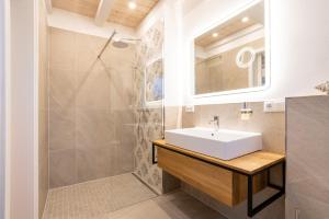 a bathroom with a sink and a shower at Reethaus Nordlicht A Top-class in Dranske +37 photos