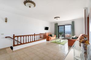 a living room with a couch and a table at Casa ino in Punta del Hidalgo