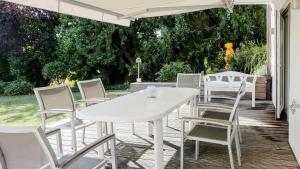 a white table and chairs on a patio at Ferienwohnung Jung und Lind in Bretten