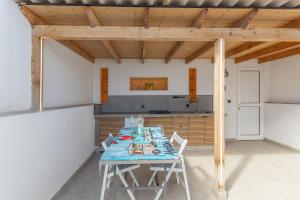 a kitchen with a table and chairs in a room at Casa con terraza cerca del mar in Telde
