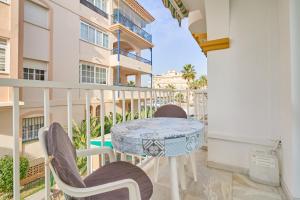 a balcony with a table and chairs on a building at Ferienwohnung Peñoncillo in Torrox
