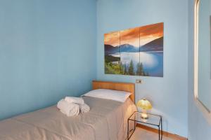 a bedroom with a bed with a painting on the wall at Brezza del lago in Desenzano del Garda