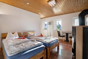 two beds in a room with a desk and a table at Ferienhaus Tanneberg in Tanneberg