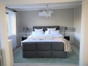 a bedroom with a large bed with white pillows at Haus Sonnenschein in Janneby