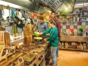 a group of people in a kitchen preparing food at Wohnung 2 in Burghaslach +20 photos