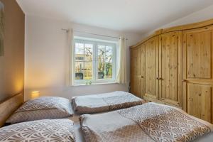 two beds in a bedroom with a window at Ferienwohnung Dora in Medebach