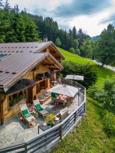 an aerial view of a log cabin with a table and chairs at Chalet Bachal in Manigod