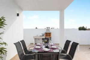 a dining room with a table and chairs at Villa Sandra solo familias in Cádiz