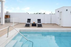 a swimming pool on the roof of a house at Villa Sandra solo familias in Cádiz