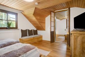 a bedroom with a bed and a tv in a room at die Bahnstation in Friedrichshafen