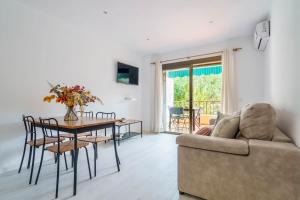 a living room with a table and a couch at Casa Yolima in Sóller