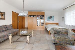 a living room with a couch and a bed at Haus Halligblick in Dagebüll
