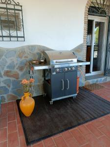 a blue stove with a vase next to a house at Sombrero Cordobé in Córdoba