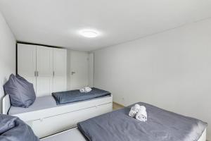 two beds in a small room with blue sheets at Fewo Schober in Kirchhundem