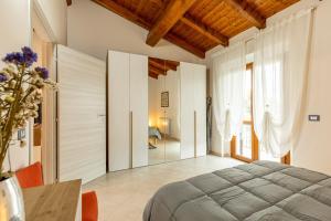 a bedroom with a bed and a table at Chalet La Greta Vista Superiore in Firenzuola