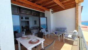 a living room with a white table and chairs at Apartamento Seaview Limones in Playa Blanca