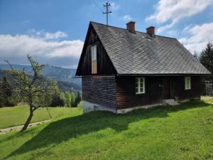 an old house in a field with a tree at Zankl in Lavamünd