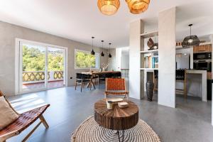 a living room with a table and a dining room at Casa Rocas in Mijas