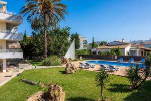a resort with a swimming pool with a fountain at Apartment La Veleta with Sea View in El Port