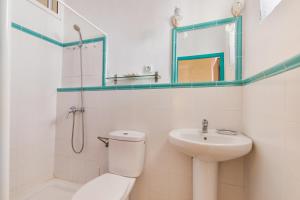 a bathroom with a toilet and a sink at La Rana Verde de Arriba in Los Romeros