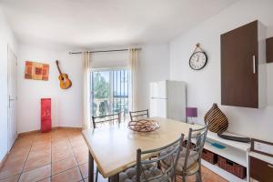a kitchen and dining room with a table and chairs at Vista al Mar Ainara in Almería