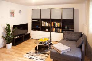 a living room with a couch and a tv at Haus zur Bienenweide in Schömberg