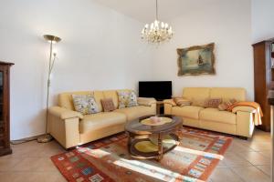 a living room with two couches and a table at Effi-Briest-Villa in Heringsdorf