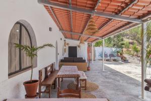 an outdoor patio with a table and chairs at Casa Cueva Rural, Calima in Juncalillo