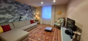 a living room with a couch and a tv at Loft Lauben in Bressanone