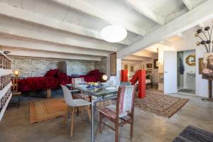 a living room with a table and chairs at La Fabriqueta Apartament Loft in Ríudecañas