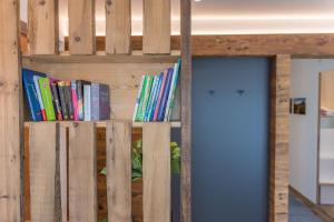 a book shelf with books on it next to a door at Apartment Roderer in Völs am Schlern