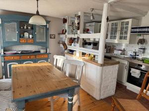 a kitchen with a table and a stove in it at Thüringer Landidyll in Bösleben-Wüllersleben