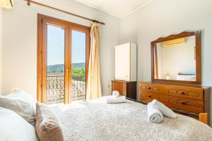 a bedroom with a large bed and a mirror at Victoria's House in Gaios